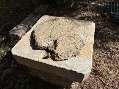 Un pozzo in pietra tuttora esistente, posto a pochi passi dalla strada asfaltata, la cui bocca per� � stata chiusa da una colata di cemento